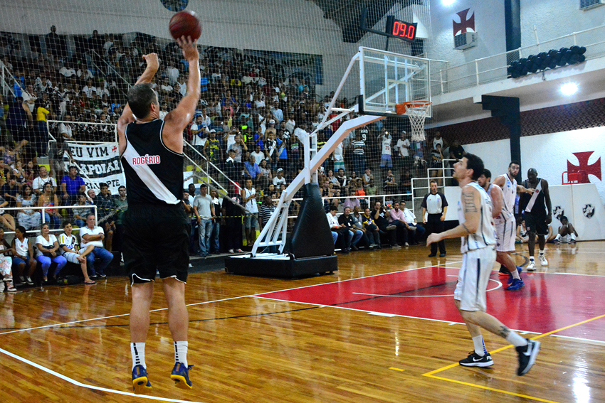 Vasco reinaugura ginásio com festa do Basquete