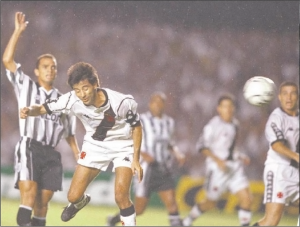 Há 17 anos, Vasco vencia o Santos na 1ª partida da final do Rio-SP de 1999