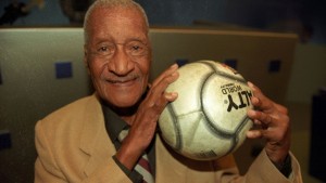 Ídolo do Vasco, ex-goleiro Barbosa estaria completando 95 anos neste domingo