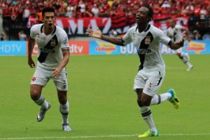 Uma vez freguês, sempre freguês! Com direito a olé, Vasco vence o Flamengo por 2×0 e está na final do Carioca 2016