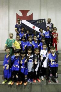 Após polêmica do Flamengo com torcedores mirins, Vasco ressalta lema do ‘coração infantil’