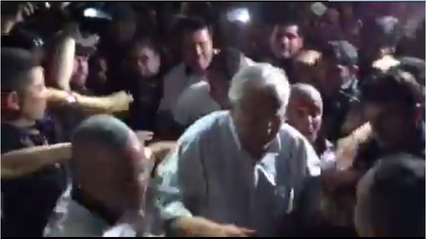 Eurico Miranda foi ovacionado por torcedores na chegada a Manaus; veja vídeo