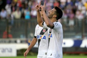 Nenê marca dois, Vasco vence Bahia e chega a 31 jogos de invencibilidade