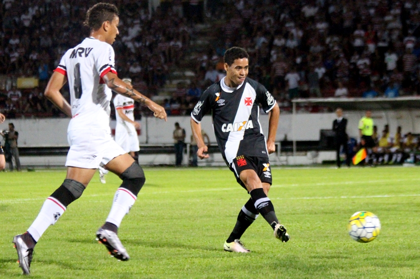 Vasco vence Santa Cruz fora de casa e avança na Copa do Brasil