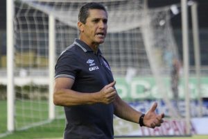 Vasco deve enfrentar o Joinville com mudança tática no time titular