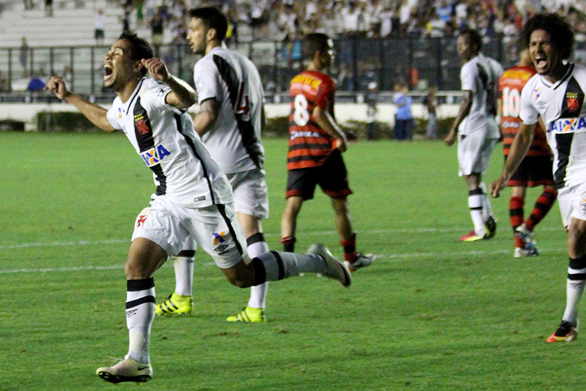 No coração, Vasco vence Oeste com gol no fim de Yago Pikachu