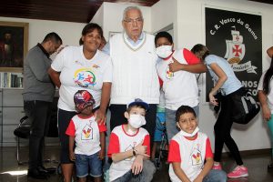 Dia inesquecível: Crianças da Casa Ronald McDonald se encantam com o Vasco