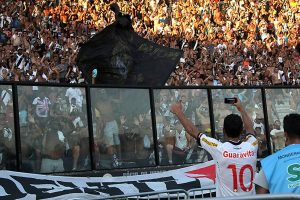 Nenê revela que não tinha visto antes torcida mais apaixonada que a vascaína