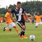 Thalles destaca união do Vasco após gol que deu a vitória em Cariacica