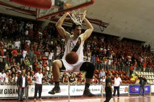 Eles sempre tremem ! Vasco vence o Flamengo de virada: 82 a 77