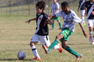 Sub-13 e sub-14 goleiam e se garantem na semifinal da Taça Rio