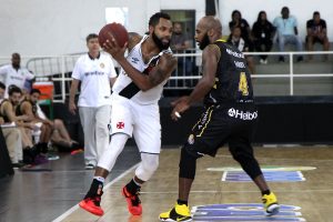 Inspirado em chutes de três pontos, Vasco vence Mogi das Cruzes pelo NBB