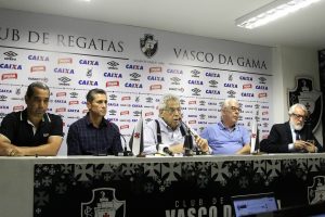 Presidente Eurico Miranda anuncia saídas de Jorginho e Zinho e reformulação no futebol