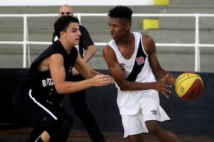 Sub-17 bate Botafogo no Ginásio Vasco da Gama e se garante na decisão do Estadual