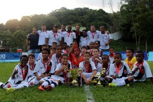 Vasco vence o Fluminense por 4 a 3 e é campeão do Footbolin Sub-08