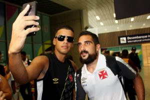 Vasco é recebido pela torcida em seu retorno ao Rio de Janeiro