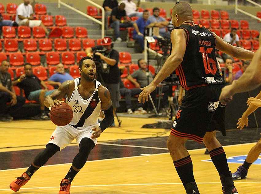 Eles sempre tremem! Vasco derrota o Flamengo pelo NBB: 78 a 77