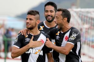 Com gol olímpico de Nenê, Vasco bate o Bangu em Moça Bonita: 3 a 1