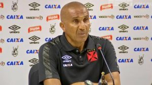 Confira a íntegra da entrevista coletiva de Cristóvão após Santos-AP 0 x 2 Vasco