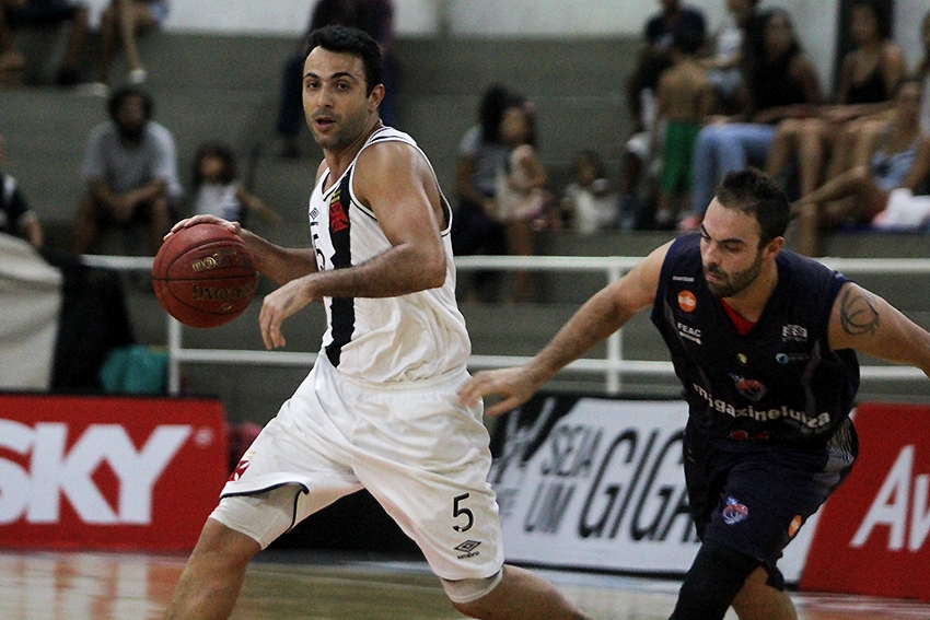 Em jogo duro, Vasco bate Franca em casa e volta a vencer no NBB