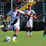 Com show da torcida, Vasco bate Pinheiros em casa e força quinto jogo nos playoffs