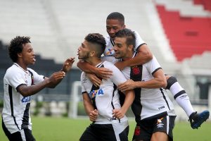Sub-20 dá show e supera o Flamengo em São Januário