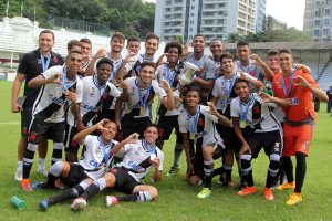 Com gol de Paulinho, Sub-20 bate Fluminense e conquista Taça Guanabara