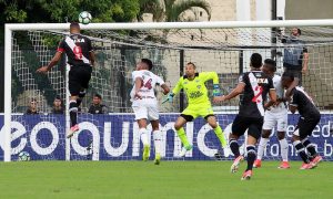 Em jogo histórico, Vasco bate Fluminense de virada em São Januário