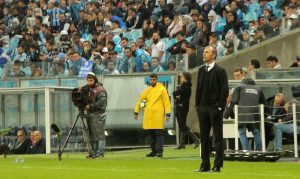 Milton Mendes valoriza postura do Vasco diante do Grêmio