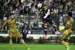 Com gols de Luis Fabiano e Douglas, Vasco vence Sport em São Januário