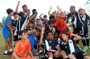 Nos pênaltis, Sub-11 vence Fluminense e se sagra campeão da Copa Dente de Leite