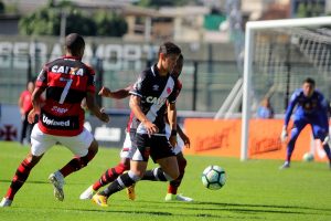 Com golaço de Nenê, Vasco bate Atlético-GO em São Januário