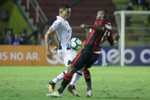 Pelo Brasileiro, Vasco perde para o Atlético/PR em Volta Redonda