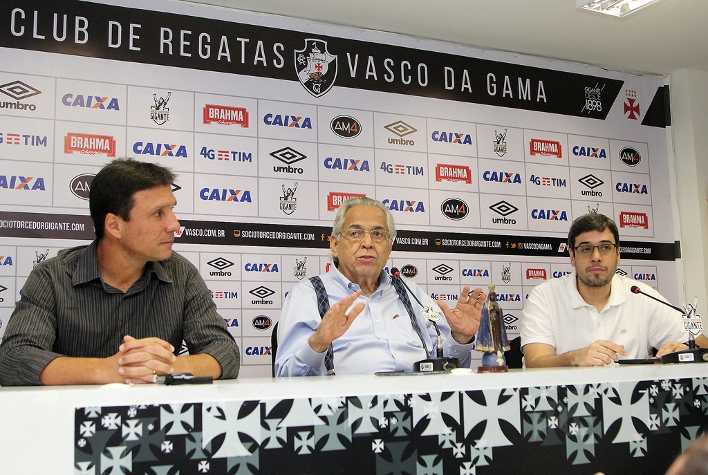 Zé Ricardo é apresentado oficialmente em São Januário