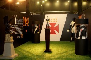 Vasco inaugura maior exposição de camisas históricas do clube