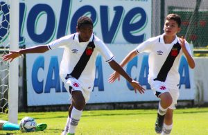 Sub 12: garotada janta o Flamengo na Gávea