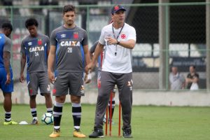 Zé Ricardo faz balanço da primeira semana no Vasco