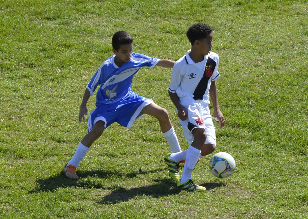 Sub-14 faz grande jogo e goleia Olaria por 4 a 1 no Metropolitano