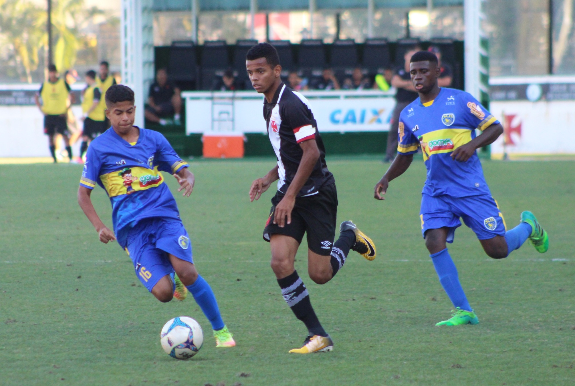 Talles e Riquelme comandam goleada do sub-15 em São Januário