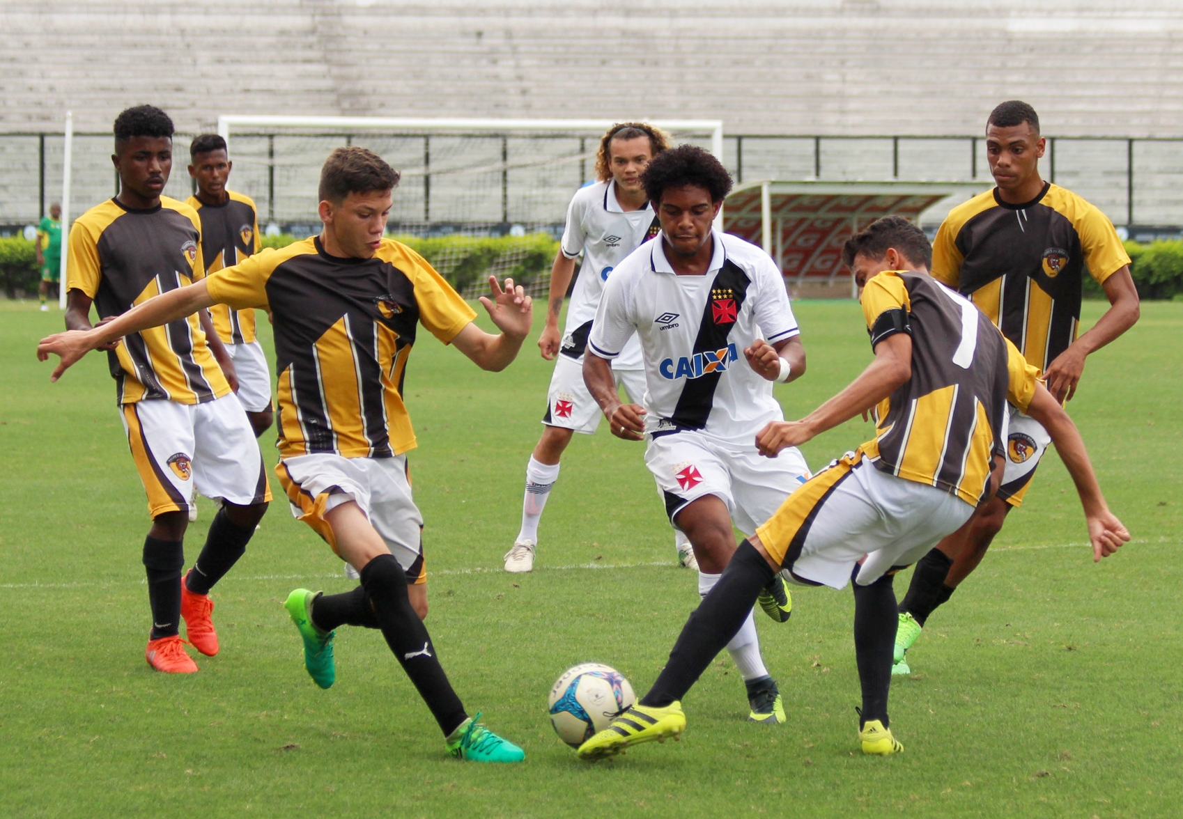 Sub-17 vence Tigres e conquista vantagem para a semi da Taça Rio