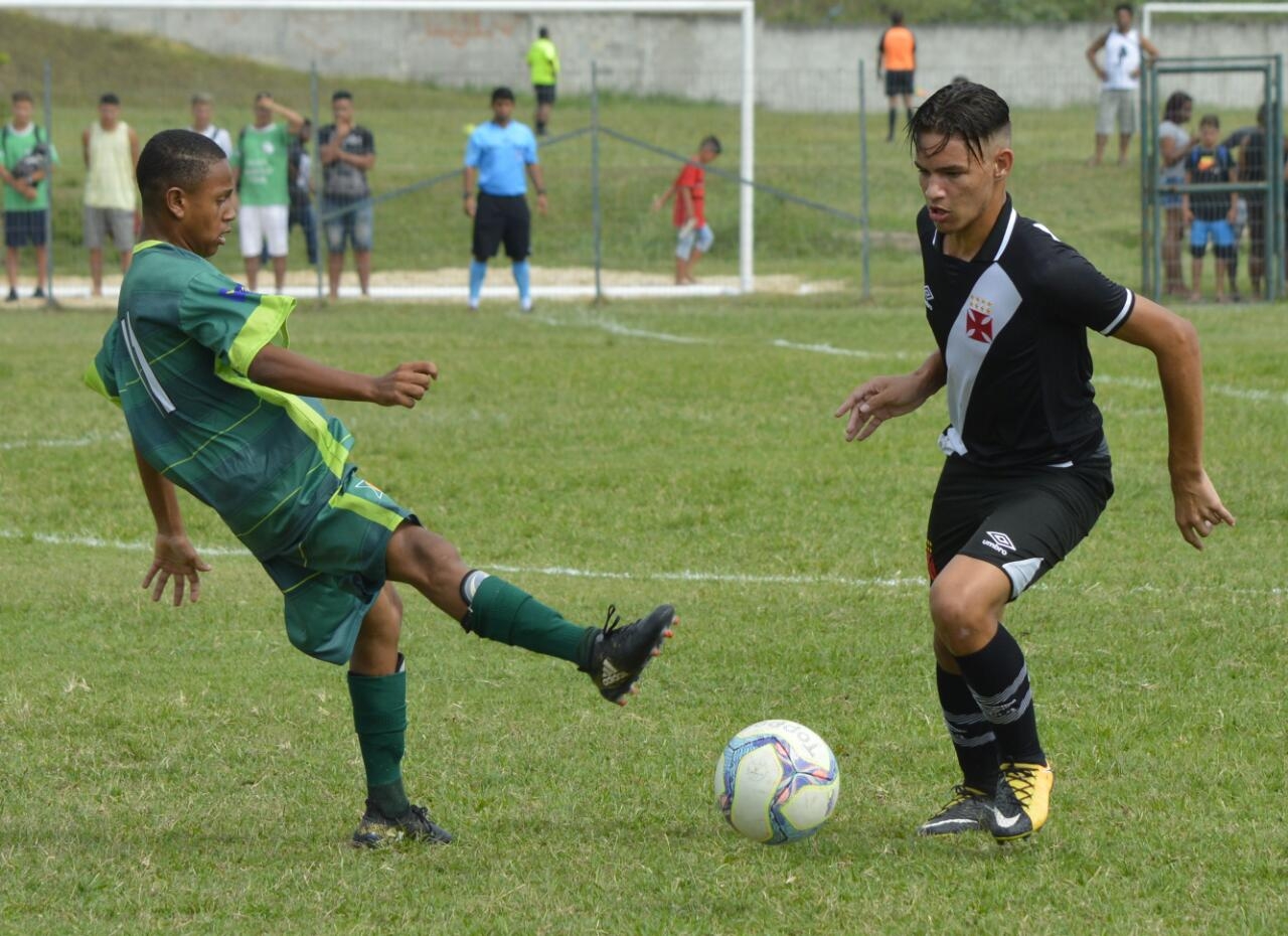 Sub-14 goleia Portuguesa e se aproxima dos líderes na Taça Rio