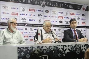 Presidente Eurico Miranda discorre sobre processo eleitoral do Vasco