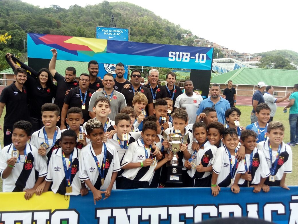 Vasco supera Flamengo e conquista o título do Torneio Integração sub-10