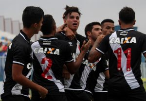 Moresche festeja boa exibição e dedica gol ao avô Valdir