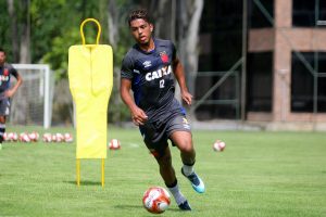 De contrato renovado, Evander quer entrar para história do Vasco em 2018
