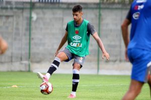 Destaque em jogo-treino, Guilherme Costa comemora bom início de temporada