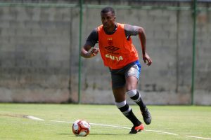 Feliz com chegada ao Vasco, Erazo sonha com sua estreia com a camisa cruzmaltina