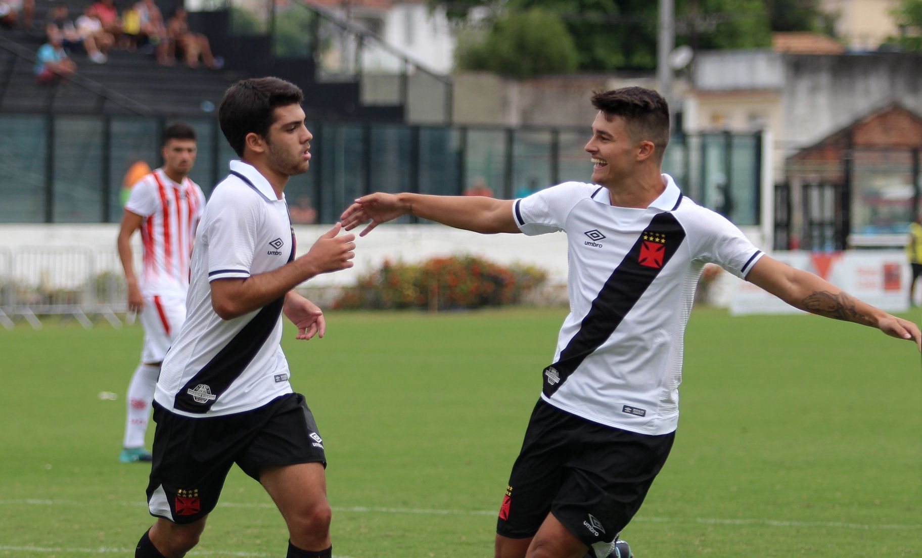 Sub-20 leva a melhor sobre o Bangu na preliminar em São Januário