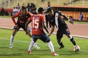 Henrique prevê evolução após “batismo” na Conmebol Libertadores