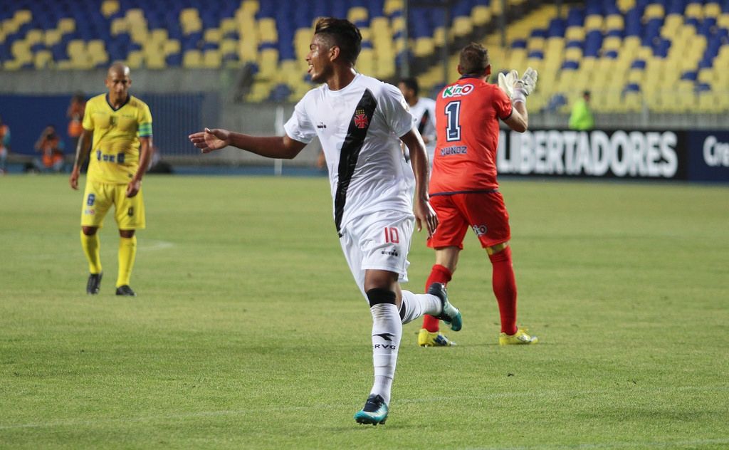 Em noite dos sonhos, Evander se torna o mais jovem vascaíno a marcar na Libertadores